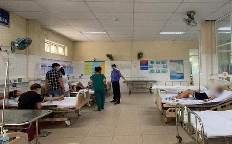 Vụ 32 học sinh tiểu học nhập viện cấp cứu: Nghi ngộ độc do chơi đất nặn slam