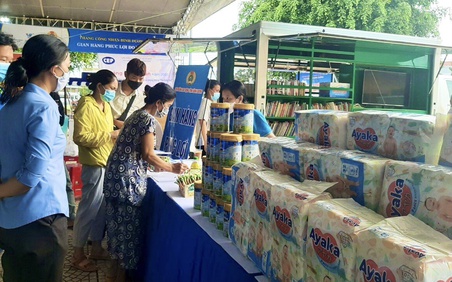 Nutifood và Quỹ Phát triển Tài năng Việt trao quà trị giá 2,2 tỷ đồng cho công nhân Bình Dương