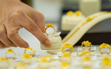Giá vàng hôm nay 8/8: Nhiều áp lực, vàng khó vượt mốc 1.800 USD/ounce