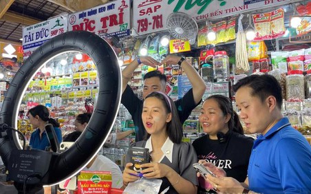Người Việt đang dành 13 tiếng/tuần để mua hàng qua livestream