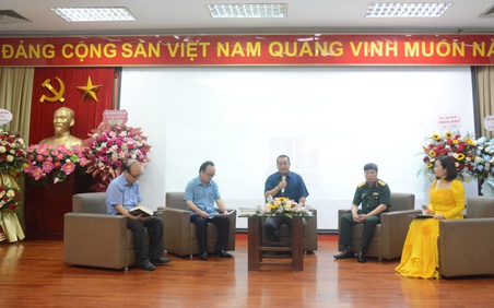 Ra mắt cuốn sách