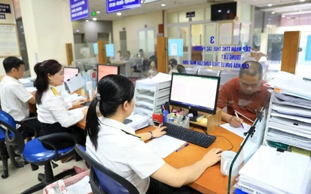 Thu ngân sách cơ quan thuế quản lý lần đầu tiên vượt mốc 2,3 triệu tỷ đồng