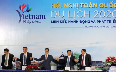 Du lịch Việt Nam: Nắm chặt tay nhau cùng hành động