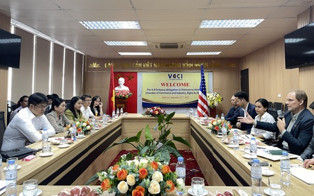 Đại sứ quán Hoa Kỳ thăm và làm việc với các doanh nghiệp tại Nghệ An