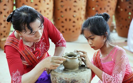 Di sản văn hóa sống và phát triển bền vững ở Việt Nam