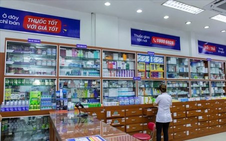 Thủ tướng chỉ đạo triển khai các giải pháp bảo đảm đủ thuốc, trang thiết bị y tế