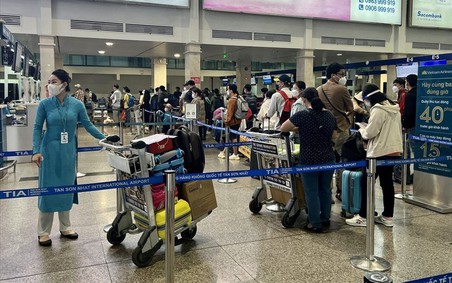 Sân bay Tân Sơn Nhất dự kiến đón 24 triệu lượt khách trong cao điểm hè