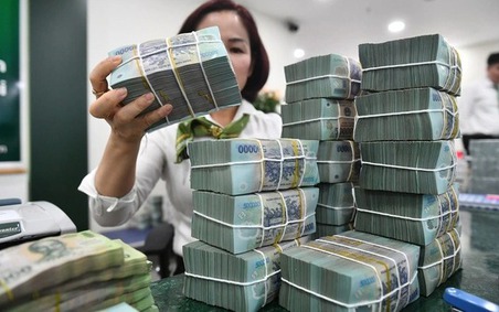 Tiền gửi dân cư tiếp tục chảy thêm vào hệ thống ngân hàng