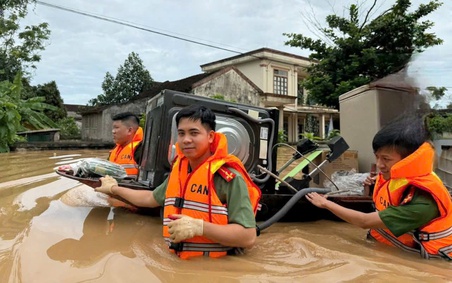 Đi ngược dòng lũ về phía nhân dân