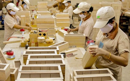 Xuất khẩu gỗ và sản phẩm gỗ năm 2025 lần đầu vượt mốc 17 tỷ USD