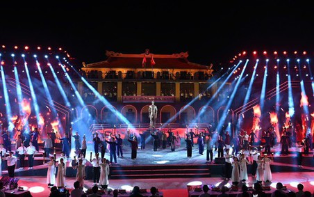 Lãnh đạo Đảng, Nhà nước dự cầu truyền hình kỷ niệm 85 năm Ngày Bác Hồ về nước trực tiếp lãnh đạo cách mạng Việt Nam