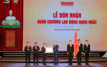 Báo Nhân Dân đón nhận Huân chương Lao động hạng Nhất
