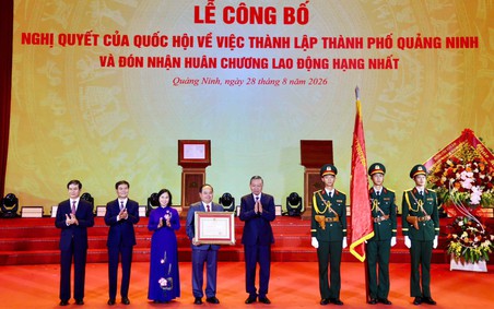 Tổng Bí thư, Chủ tịch nước Tô Lâm trao Nghị quyết của Quốc hội thành lập thành phố Quảng Ninh