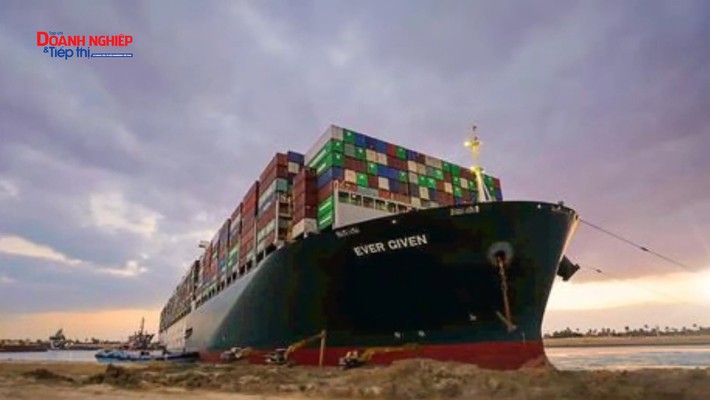 Tàu container Ever Given trên kênh đào Suez được giải cứu thành công